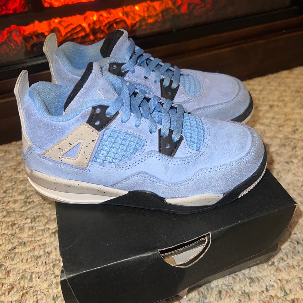 Air Jordan 4 Retro University Blue